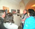 Bild: agr
Vorsitzender Peter Wunder (Zweiter von rechts) führte kunstbegeisterte Gäste durch die Mitgliederwerkschau des Neunburger Kunstvereins in den Kreuzgängen des Klosters Ensdorf