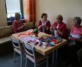 Bild: sne
Die Damen des Strickkreises freuen sich auf Verstärkung.