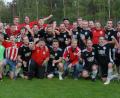 Bild: gb
Ausgelassener Jubel beim TSV Königstein II nach dem 3:0-Sieg gegen den SV Wildenau. Nach der unglücklich verpassten Meisterschaft in der B-Klasse 1 machte die Mannschaft von Trainer Stefan Hölzl den Aufstieg in die A-Klasse gleich im ersten Relegationsspiel perfekt.