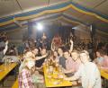 Die HWO Band (Bild) spielte am Freitag groß auf. Am Samstag sorgte die Partyband Surprise für Stimmung