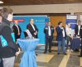 Bild: fppp
Sebastian Macht (mit Mikrofon), Oberbürgermeister Oliver Weigel (rechts), Markus Brand (Vierter von links) und Schulleiter Stefan Niedermeier (Dritter von links) eröffneten die Studienmesse am Otto-Hahn-Gymnasium.