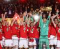 Bild: agentur_dpa
Die Bayern bejubeln den Sieg im DFB-Pokal