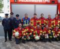 Bild: du
Die 76. und 77. Löschgruppe der Feuerwehr Schirmitz, darunter auch Bürgermeister Ernst Lenk (vorne, links), legte erfolgreich die Leistungsprüfung "Gruppe im Löscheinsatz" ab.