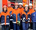 Bild: mef
Abzeichen bekamen sieben Prüflinge der Feuerwehr Floß: Fabian Bauer, Jason Gleißner, Julia Günther, Lorenz Kraus, Sebastian Lindner, Jonathan List, Louis Schaller. Jugendwart Felix Witzl (links) und Kreisjugendfeuerwehrwartin Mirjam Schuller (rechts) gratulierten.