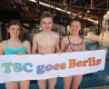 Bild: rbg
Nicht nur bei den Fußballern steht Berlin als Ziel hoch im Kurs: Mit der Teilnahme an den deutschen Jugendmeisterschaften im Schwimmen erfüllen (von links) Kathrin Bachmeier, Fynn Legat und Viktoria Bogner in dieser Woche ein weiteres ihrer selbst gesteckten Saisonziele.