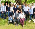 Bild: hai
Was aus einer Zugfahrt werden kann: Fünf Kinder, sieben Enkelkinder und Urenkelin Klara zählt die Großfamilie von Lore und Hans Michl (sitzend von rechts). Sie alle gratulieren zur diamantenen Hochzeit.