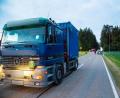 Bild: Hösamer
Der Lkw (links) überrollte einen 45-jährigen Oberviechtacher, der am Montag gegen 4 Uhr zwischen Trefnitz und Pamsendorf bereits auf der Straße gelegen haben soll. Für den 45-Jährigen kam jede Hilfe zu spät.