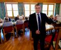 Bild: le
Vorstandsvorsitzender Jürgen Schnappauf von der Raiffeisenbank Floß/Flossenbürg referiert beim Klub 70 über den Sozialreformer Friedrich Wilhelm Raiffeisen.
