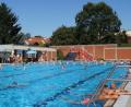 Bild: weu
Nase zu und mutig ins Schwimmbecken springen – ab Donnerstag wird das wieder möglich sein.
