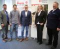 Bild: Julia Eisenhut/exb
Beim Hausnotruf machen Malteser und Johanniter gemeinsame Sache (von links): Johanniter-Pressesprecher Andreas Denk, Philipp Roder (Sachgebiet Notrufdienste Johanniter), Michael Oberhofer (Leiter Notrufdienste Johanniter), Iris Mages (Bezirksgeschäftsführerin Malteser-Hilfsdienst) und Carsten-Armin Jakimowicz (Standortverantwortlicher Malteser).