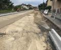 Bild: td
In dem Straßenabschnitt „Münchshofen-Bubach“ verläuft der überregional bedeutende „Naabtal-Radweg“ auf der Fahrbahn der SAD 5. Hier ein Blick auf die aktuelle Erneuerung der Wasserleitung und des Kanals mit Teilerneuerung der SAD 5 in Teublitz.