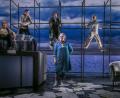 Bild: Jochen Quast
Der Este Klaus (Michael Haake), die Frau (Silke Heise), der Russe (Thomas Weber), die Afghanin (Franziska Sörensen) und die Professorin (Susanne Berckhemer) erzählen in ihren Monologen von ihren Erlebnissen vor, während und nach dem Dritten Weltkrieg.