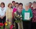 Bild: exb
Inge Maierhofer (Vierte von rechts) wurde zum Ehrenmitglied des Frauenbundes ernannt. Die Urkunde überreichten Ehrenvorsitzende Margareta Merkl (Zweite von links) und Apollonia Wildenauer (Zweite von rechts) im Namen des gesamten Vorstandsteams.