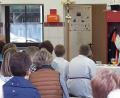 Bild: mng
Das Feuerwehrhaus wird zum Gotteshaus umfunktioniert. Den Gottesdienst zelebriert Ruhestandspfarrer Wolfgang Traßl.