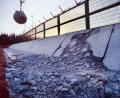 Bild: Gerhard Götz
Im Frühjahr 1989 zerstörten Abrissbirnen den Bauzaun der geplanten Wiederaufarbeitungsanlage Wackersdorf.