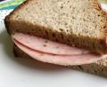 Bild: Gerhard Götz
Ist doch egal,, ob Wurscht- oder Wurstbrot, Hauptsache es schmeckt.