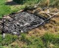 Bild: piam
Vom Hochsitz in der Luitpoldhöhe ist nur noch Staub und Asche übrig.
