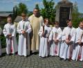 Bild: jr
Die Erstkommunikanten der Pfarrei St. Leonhard mit Kaplan Dr. Matthias Nowotny.