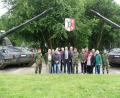 Bild: Wieder
Die Panzerhaubitze 2000 ist das Vorzeigegerät des Artilleriebataillon 131, das die Spitze des SPD-Ortsvereins Lerchenfeld/Stockerhut besucht.