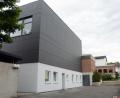 Bild: Gabi Schönberger
Die Mehrzweckhalle und Turnhalle der Schule in Luhe zeigt sich äußerlich saniert. Die Dauer der Bauarbeiten beschäftigte nun den Marktgemeinderat.