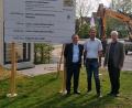 Bild: wec
Beim Vor-Ort-Termin (von links): Bürgermeister Josef Gilch, Landschaftsarchitekt Siegfried Lösch und Steffen Schneider (Amt für ländliche Entwicklung).