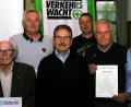 Bild: gf
Ehrungen für langjährige Mitgliedschaft und unfallfreies Fahren. Unser Bild zeigt (von links) Josef Schaller, Anton Reindl, Volker Wolf, Uwe Brunner, Herbert Sertl und Gernot Schötz.