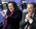 Bild:  Hannibal dpa/lbn
Nihct immer saßen sie so vertraut nebeneinander wie im November 2011: Andrea Nahles und der frühere Parteivorsitzende Franz Müntefering.