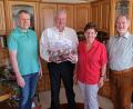 Bild: nm
Alois Hanke (Zweiter von links) feiert das 70. Wiegenfest. Mit ihm freuen sich Manfred Bock, Lieselotte Hanke und Eduard Malzer (von links).