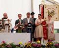 Bild: wlr
Die Geistlichkeit weihte die restaurierte Fahne und die neuen Fahnenbänder, die von der Gemeinde und den Festdamen gespendet wurden.