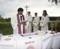 Bild: wro
Den Gottesdienst unter freiem Himmel gestaltete Pater Martin, der von drei seiner Ministranten dabei unterstützt wurde.