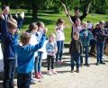 Bild: lk
Die Kindergruppe beim Gesangsvortrag beim Gottesdienst am Zeltplatz.
