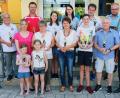 Bild: do
Mit 184 Teilnehmern war die Jubiläums-Gemeindemeisterschaft in Kegeln ein Volltreffer. Unser Bild zeigt die Einzelsieger mit SKC-Vorsitzendem Johann Schuller (links), Bürgermeister Albert Nickl und Schirmherrn Johannes Püttner (von rechts).