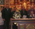 Bild: amö
Pfarrgemeinderat Gerhard Mehltreter, Kirchenpfleger Michael Brandl (von links) und Pfarrer Eugen Wismeth (rechts) verabschiedeten Günther Reger aus den Reihen der Kirchenverwaltung.