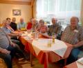 Bild: cog
Intensiv diskutierten die engagierten Bürger von FDP und FWS darüber, wie man Sulzbach-Rosenberg noch attraktiver machen kann. Mit dabei Stadtrat Karl-Heinz Kreiner (Zweiter von links), Dritter Bürgermeister Hans-Jürgen Reitzenstein (Fünfter von links) und Kreisrat Martin Pöllath (Zweiter von rechts).