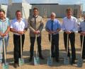 Bild: Hirsch
Den symbolischen Spatenstich für das neue Baywa-Kompetenzzentrum in Schwarzenfeld vollzogen Michael Ruhland sen. und jun., Regionalleiter Bernhard Beer, Vorstandsmitglied Marcus Pöllinger, Bürgermeister Manfred Rodde, Geschäftsführer Heribert Schulte und BBV-Präsident Josef Wutz (von links).