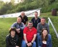 Bild: exb
Sportwart Thomas Schraml senior (Mitte) und Richard Suttner (Dritter von links), der Leiter der SCE-Kegelsparte, zeichnen bei der Saisonabschlussfeier die Mannschaftsbesten aus: (von links) Heidi Riedl und Richard Theobald sowie (von rechts) Verena Liers, Oliver Eckert und Thomas Riedl.