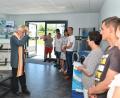 Bild: fjo
Pfarrer Georg Hartl (links) segnete die neuen Büro- und Produktionsräume des Ehepaars Gabi und Reinhard Mathy (Mitte) im Gewerbepark.