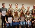 Bild: exb
Die langjährigen Ministranten erhielten eine Urkunde überreicht.