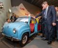 Bild: Armin Weigel/dpa
Markus Söder (CSU), Ministerpräsident von Bayern, steht im Museum der Bayerischen Geschichte neben einem Goggomobil. Nach vierjähriger Bauzeit ist das Museum der Bayerischen Geschichte von Söder eröffnet worden.