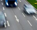 Symbolbild: Patrick Pleul/dpa
Auf der Autobahn zwischen den Anschlussstellen Pechbrunn und Wunsiedel wird eine neue Asphaltschicht aufgetragen.