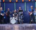 Bild: weu
Als "O.B.T." begeisterten Ralf Gohlke, Werner Dietz, Kai Gohlke, Michael Schwarz, Stefan Beer und Alfons Margraf (von links) wieder einmal die Fans auf der Festspielbühne. Vier Stunden Rock-Musik vom Feinsten konnten die Zuhörer genießen.