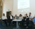 Bild: Petra Hartl
(von links)
Studiendirektor Günter Kohl, Rabbiner Elias Dray, Amberg.
Dr. Juliane Wetzel, Historikerin, Sanem Kieff, Bundeskoordination ,,Schule ohne Rassismus - Schule mit Courage".
Leitender Kriminaldirektor Robert Fuchs, Dr. Jörg Skriebeleit, Leiter der KZ-Gedenkstätte Flossenbürg
Prof. Wolfgang Benz, Historiker und Antisemitismusforscher, Berlin