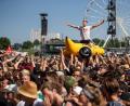 Bild: Daniel Karmann/dpa
Zum Auftakt am Freitag feiern Zehntausende Fans bei "Rock im Park".