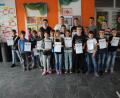 Bild: sns
Knapp 20 Viertklässler der beiden Neunburger Grundschulen beteiligten sich am Projekt „Schüler erfahren Technik“. Dafür erhielten sie nun Urkunden ausgehändigt.