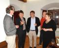 Bild: Winkler
Baudezernent Oliver Seidel (Zweiter von links) ist bei der Veranstaltung des Oberpfalzvereins Weiden im Kulturzentrum Hans Bauer ein gefragter Mann.