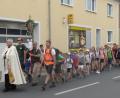Bild: rha
Einstand nach Maß für die neue Pilgerführerin Mona Kreuzer: Mit über 100 Teilnehmern kehrt ihre Gruppe am Ende einer segensreichen Wallfahrt nach Vilseck zurück.