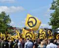 Symbolbild: Paul Zinken/dpa
Die Identitäre Bewegung trat 2018 auch in Regensburg in Erscheinung