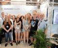 Bild: Bundespolizei Weiden
Gruppenbild der Schüler des Wahlunterrichts „Politik und Zeitgeschehen“, zusammen mit ihren Lehrkräften Felix Wabra und Marion Heimler (hintere Reihe, links) sowie Josef Prill (rechts)