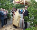 Bild: mng
Betend und singend ziehen die Gläubigen der Pfarrei mit Pater Antony D'Cruz bei der traditionellen Flurprozession am Pfingstmontag durch die Straßen der Stadt.