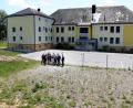 Bild: Gerhard Götz
Direkt vor dem Mehrgenerationenhaus in Wackersdorf soll ein kommunal betriebenes Ärztehaus entstehen.